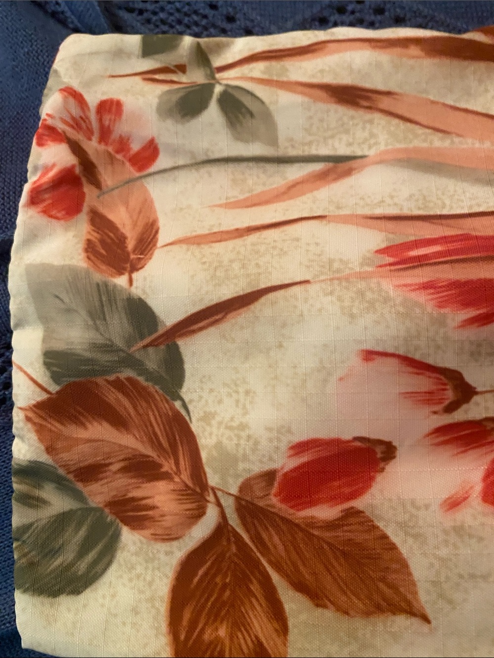 Vintage LeSportsac Ivory Red Floral Nylon Zip Pouch 1980s Old Logo - Picture 9 of 10